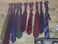 Gravata do Renato e o  pin da Caci